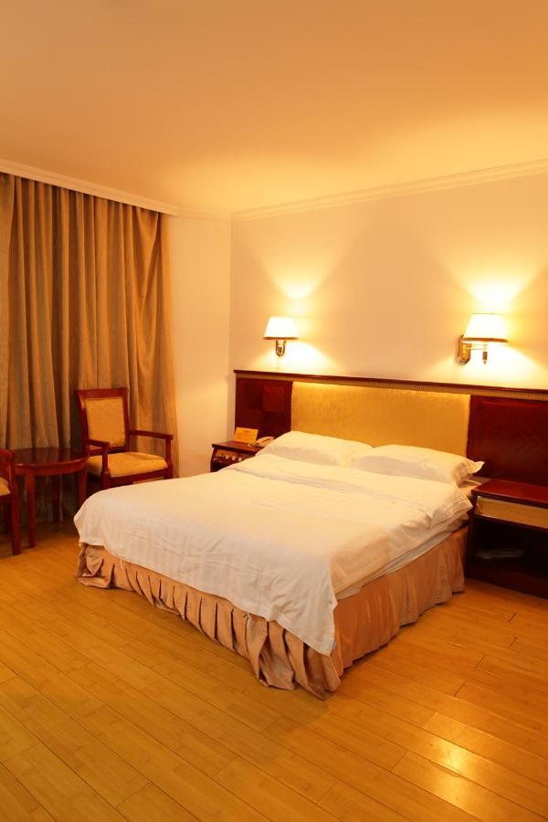 Bao Li Feng 3* Guangzhou
