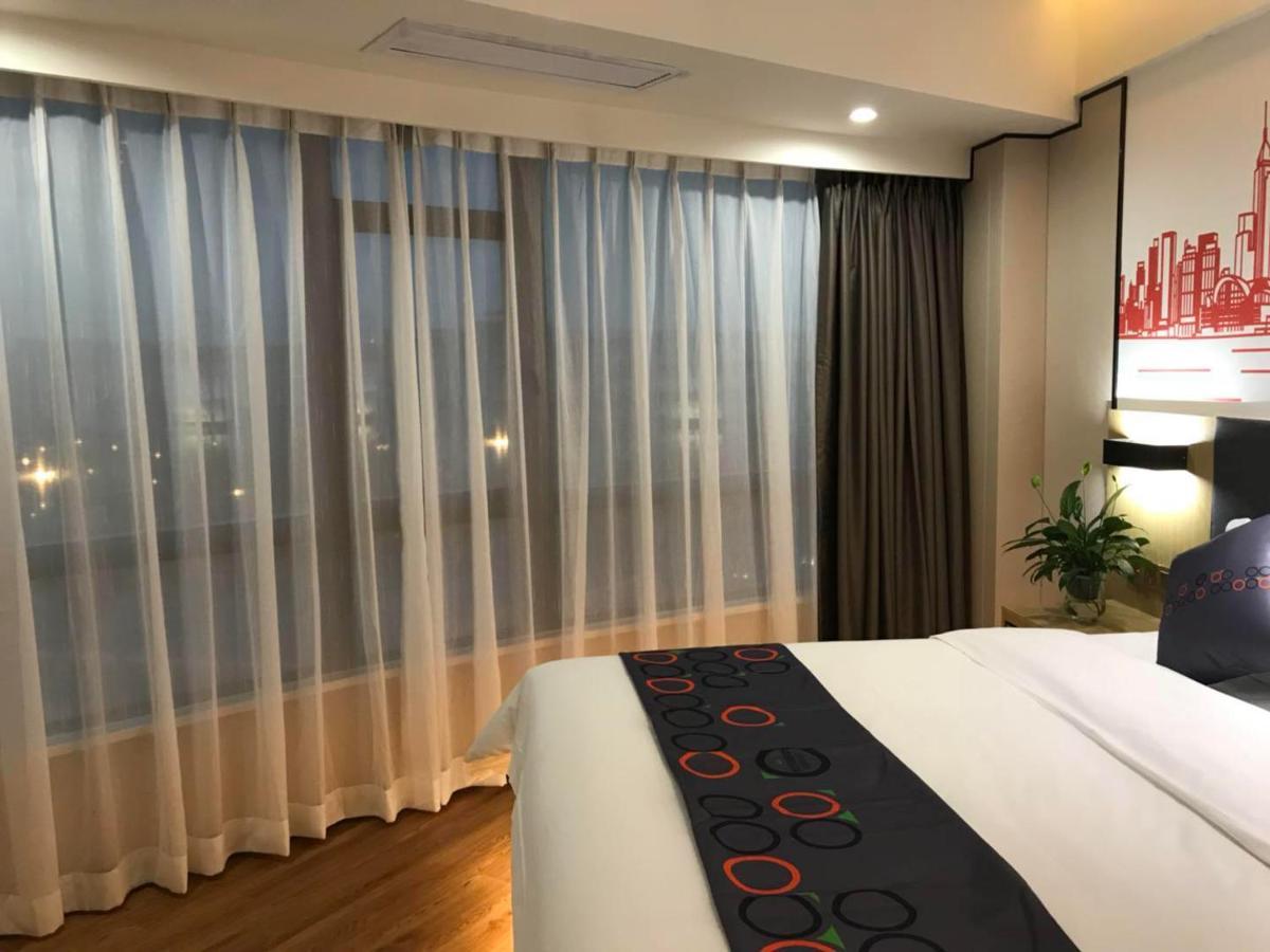 Yimimi Railway Station Xicun Metro Branch Hotel 4*