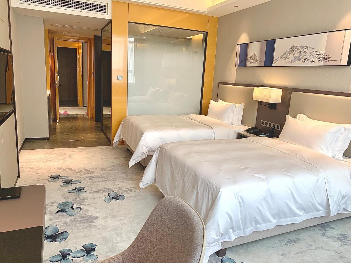 Southern Airlines Pearl Airport Hotel-canton Fair Free Shuttle Bus 5*