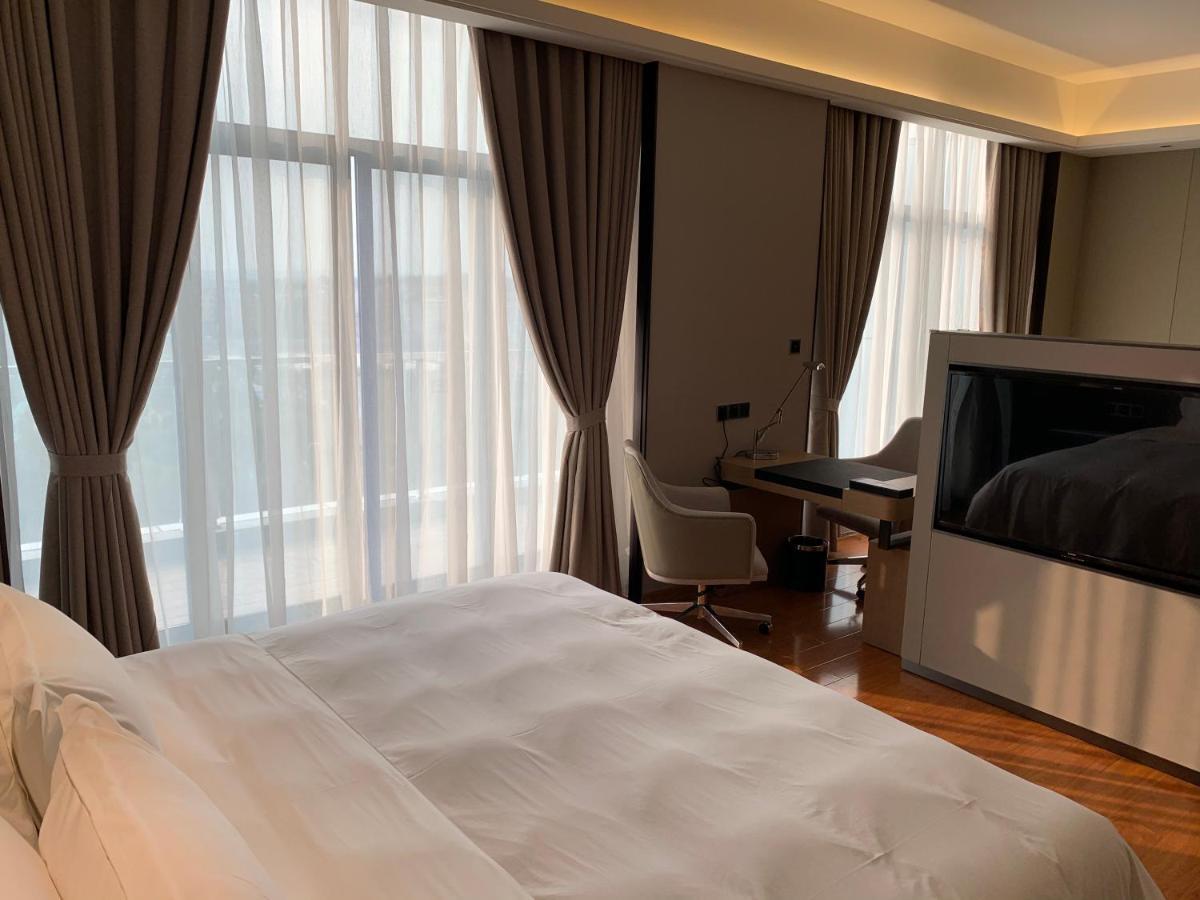 Southern Airlines Pearl Airport Hotel-canton Fair Free Shuttle Bus Hotel Guangzhou