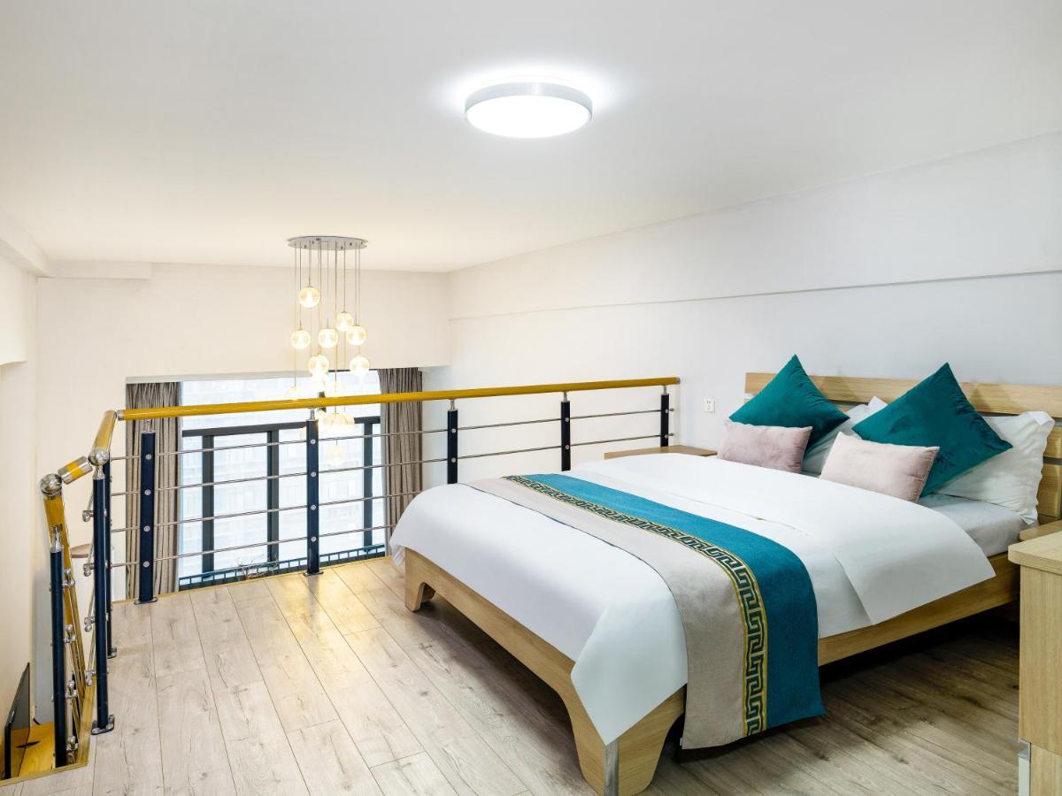 April Fair Duplex South Railway Station Ao Yuan Yue Shi Dai Branch Apartment *