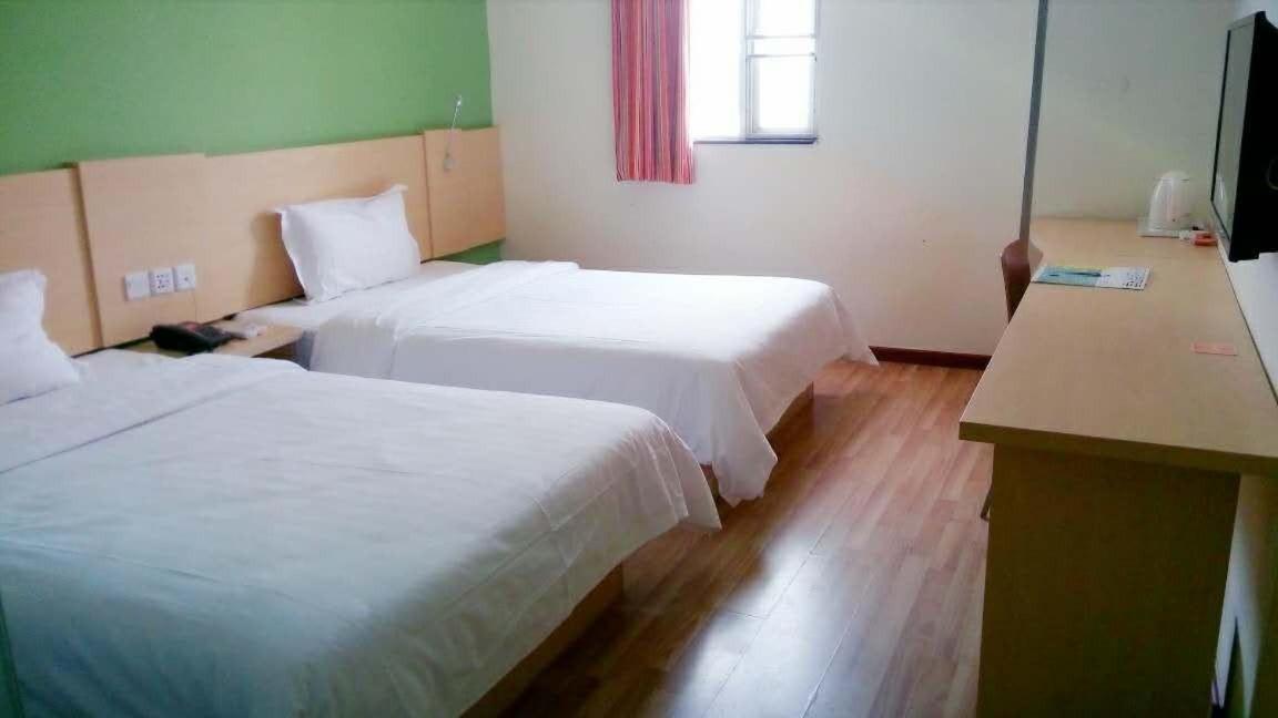7Days Inn Guangzhou Panyu Chimlong South Railway Station 2* Guangzhou