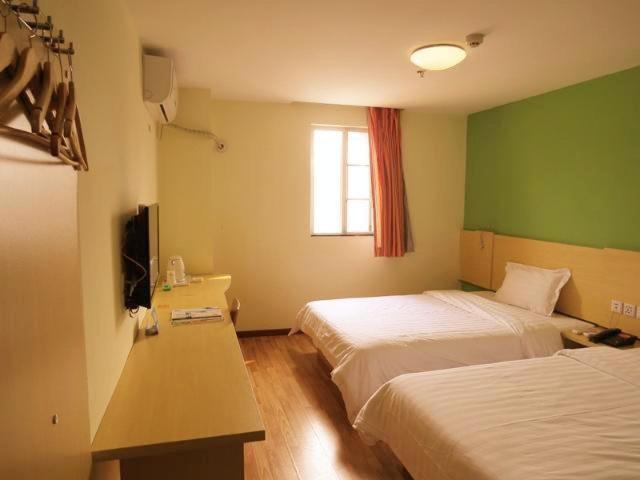 7Days Inn Guangzhou Panyu Chimlong South Railway Station Guangzhou